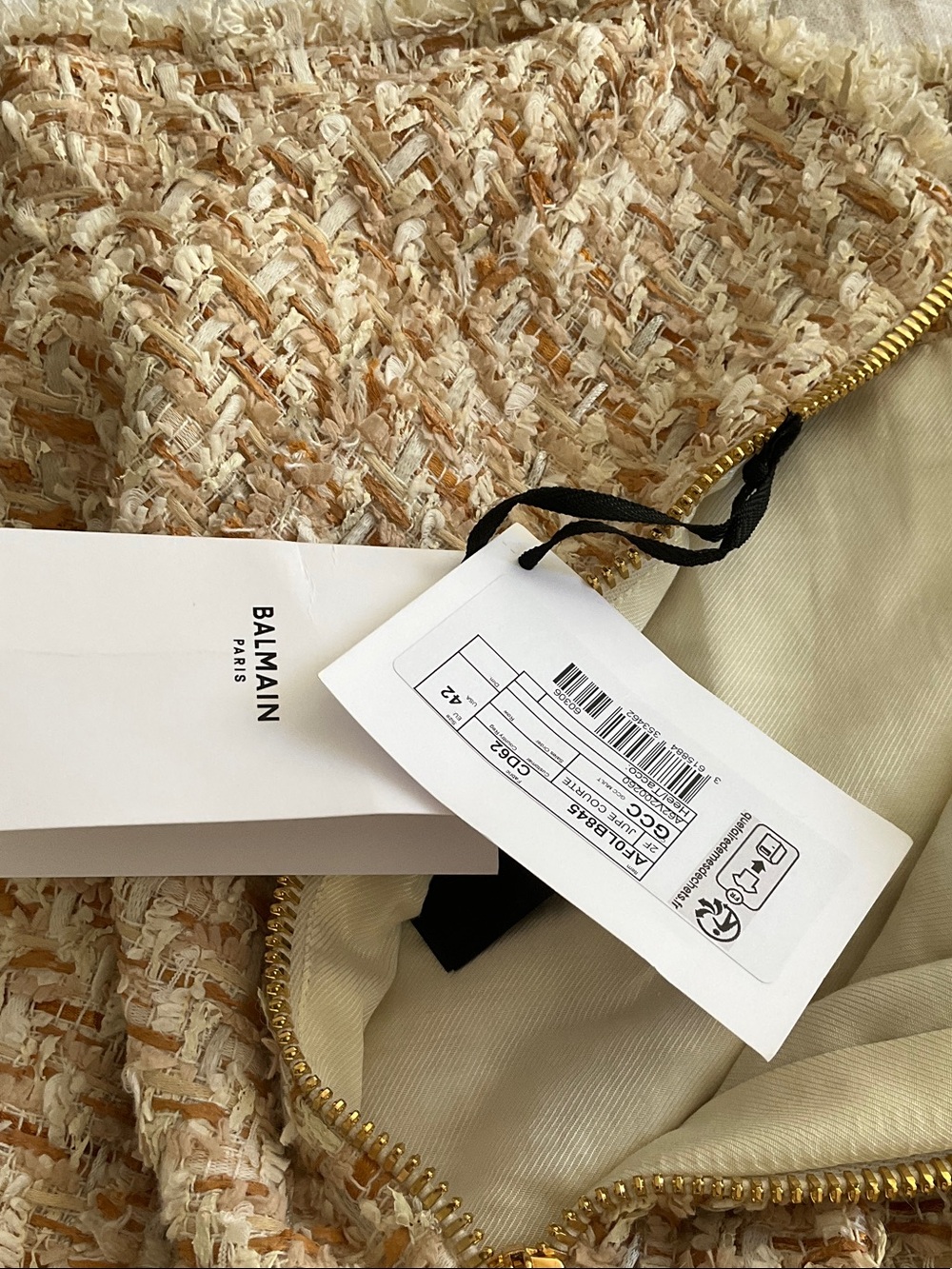 Balmain Beige Tweed Pencil Skirt with Gold Buttons - Picture 9 of 10